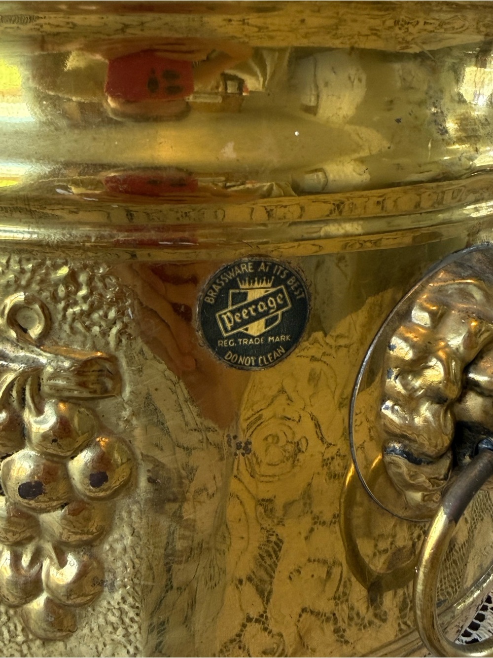 Antique Peerage Solid Brass Planter / Bucket with Grapevine Motif and Lionheads - Picture 5 of 7